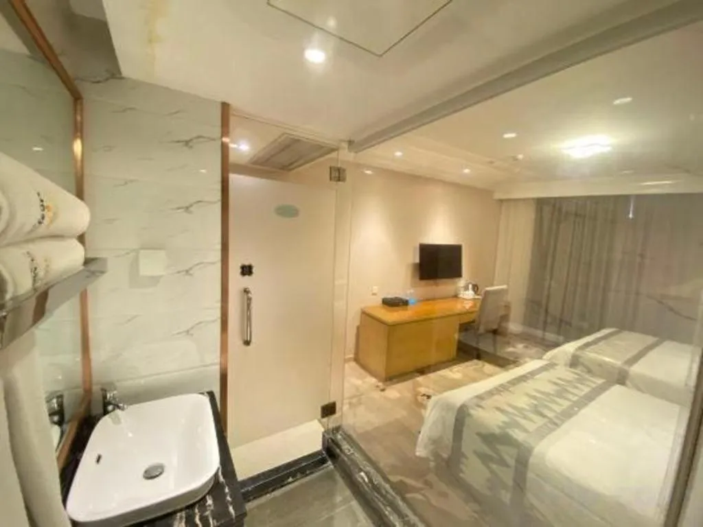 Bed in ST. MORITZ BUSINESS HOTEL