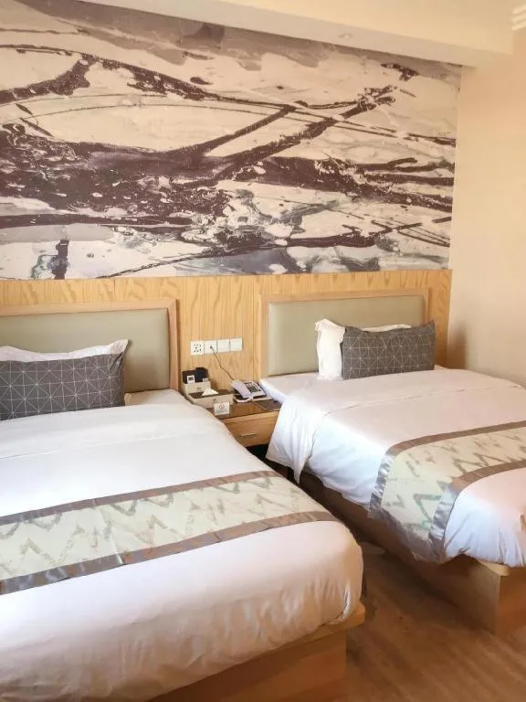 Bed in ST. MORITZ BUSINESS HOTEL