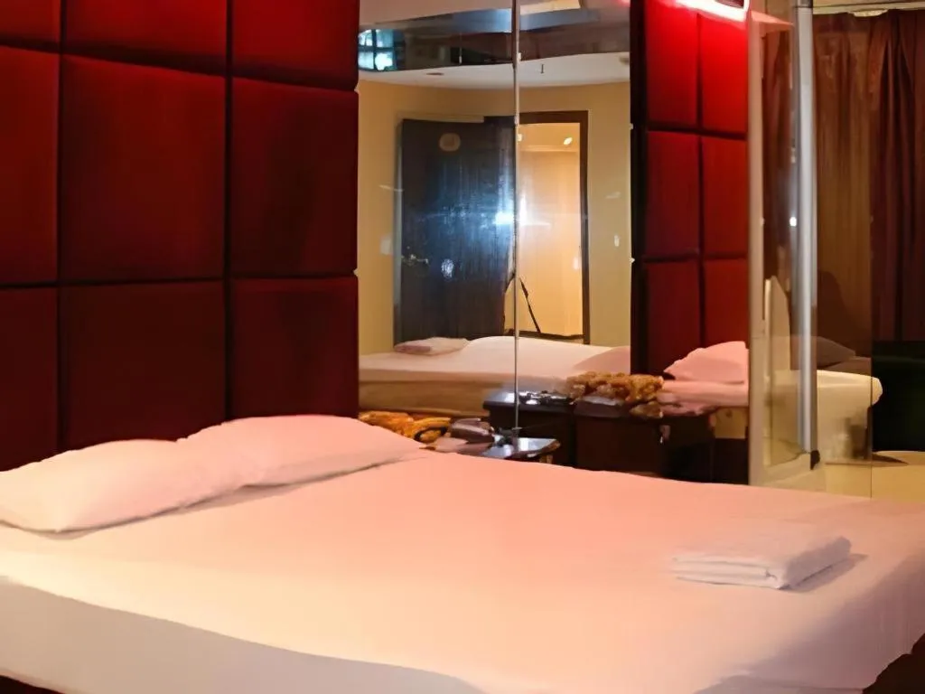 Bed in Out Sky Hotel