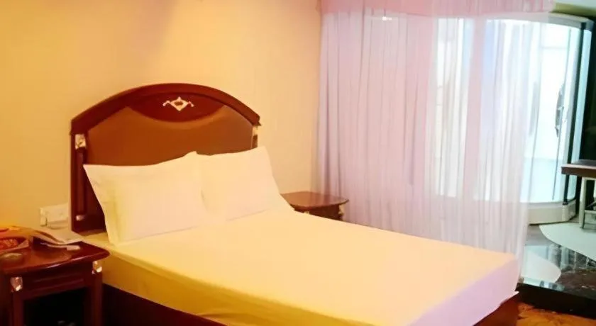 Bed in Out Sky Hotel