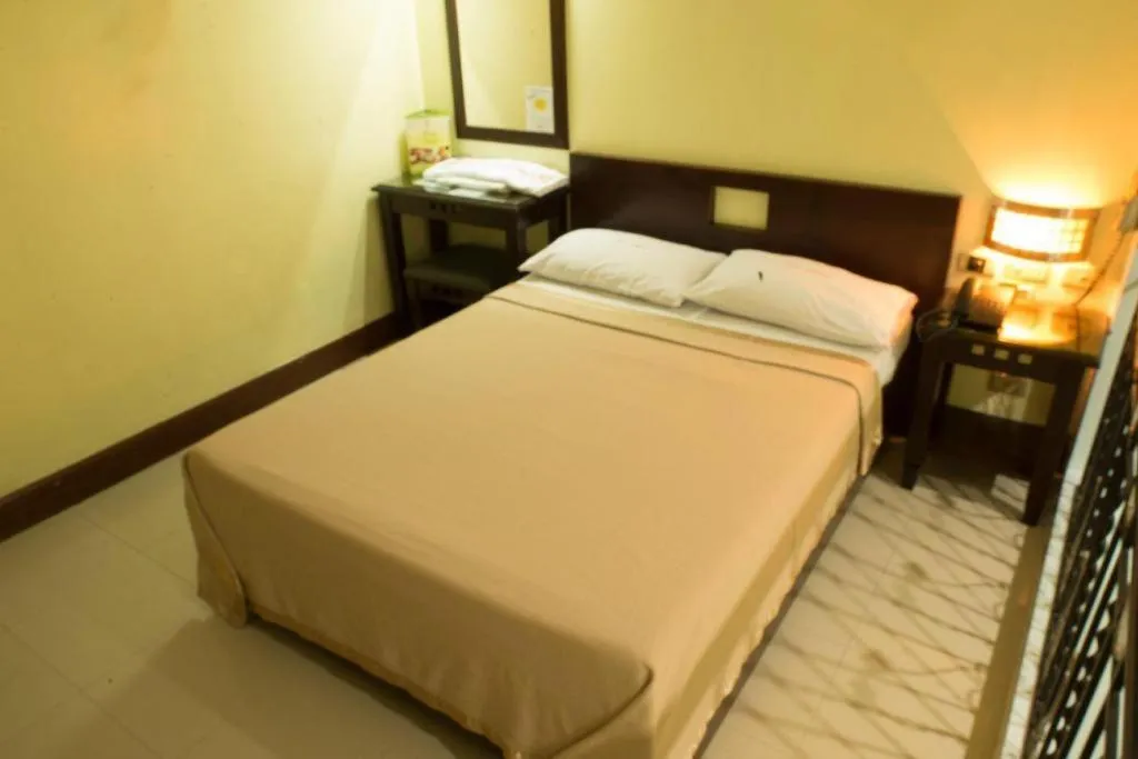 Bed in Vista Hotel Recto