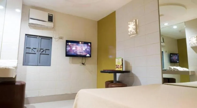 Bed in Vista Hotel Recto