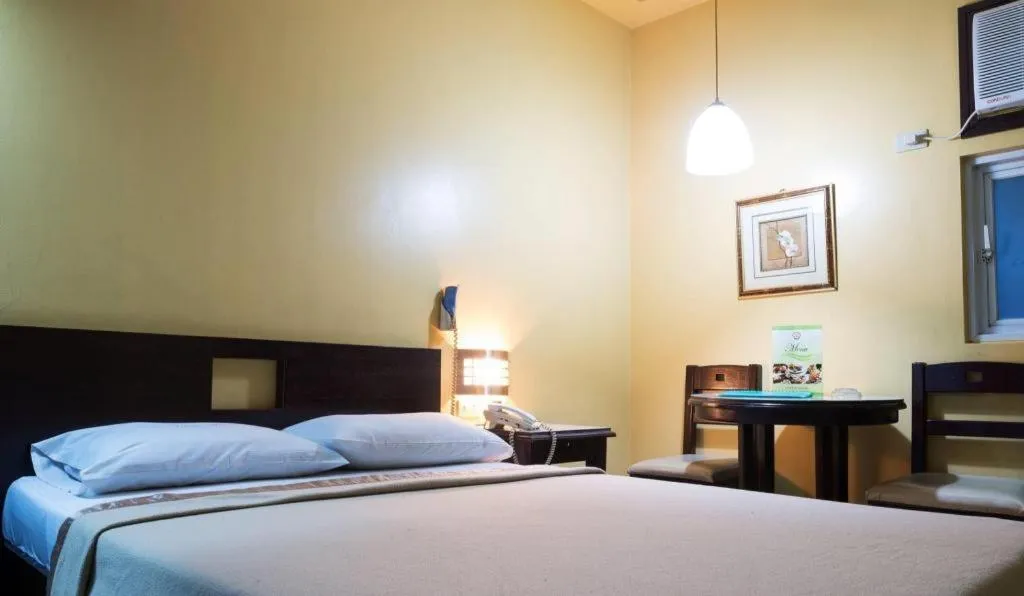 Bed in Vista Hotel Recto