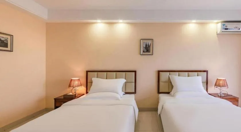 Bed in Foshan Baolong Hotel