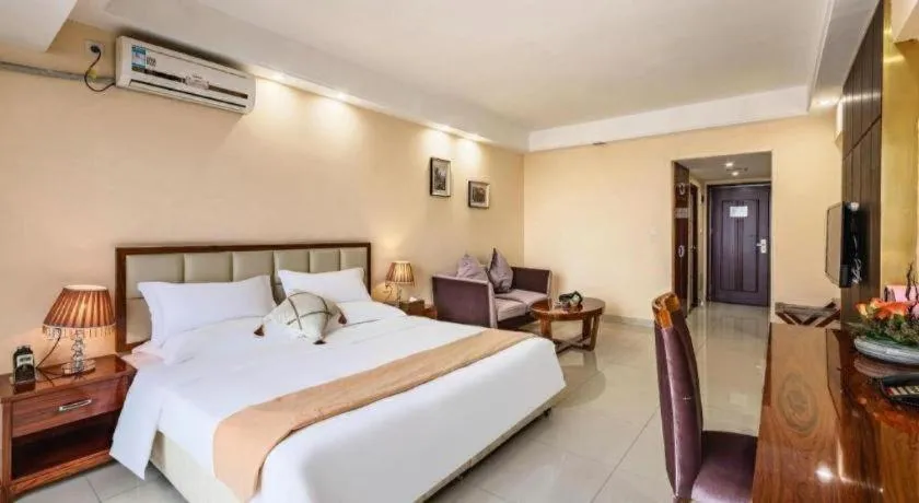 Bed in Foshan Baolong Hotel