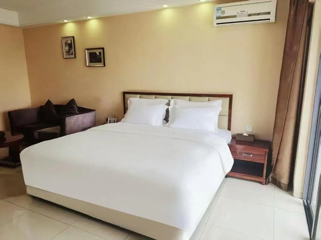 Bed in Foshan Baolong Hotel