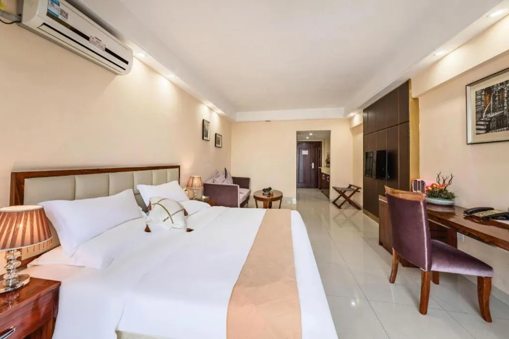 Bed in Foshan Baolong Hotel