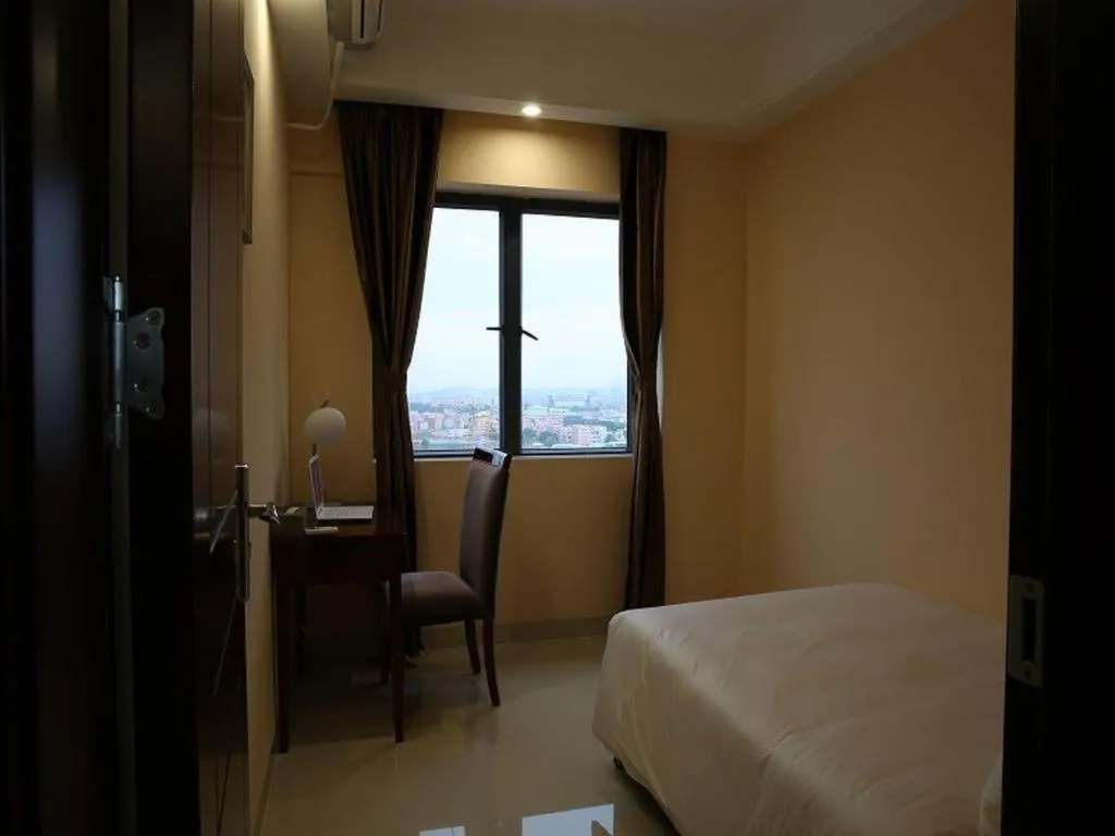 Bed in Foshan Baolong Hotel