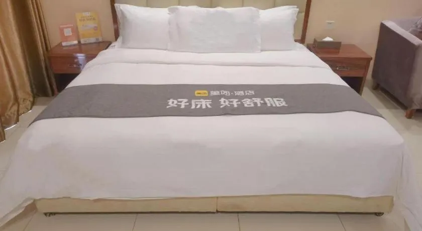 Bed in Foshan Baolong Hotel