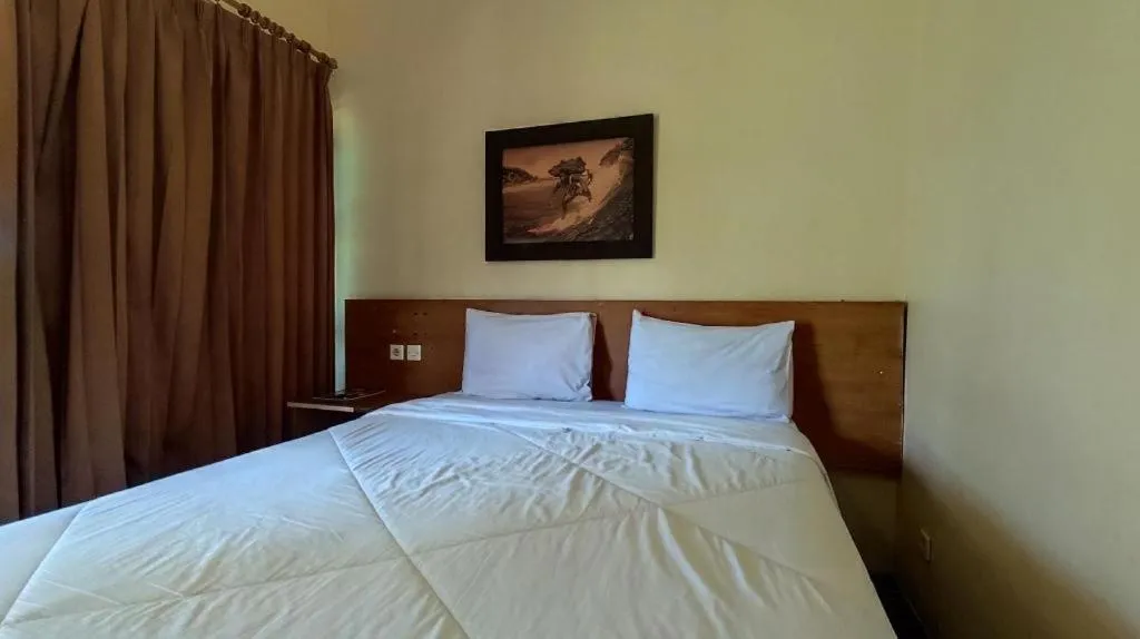 Bed in Parai Beach Resort Telengria