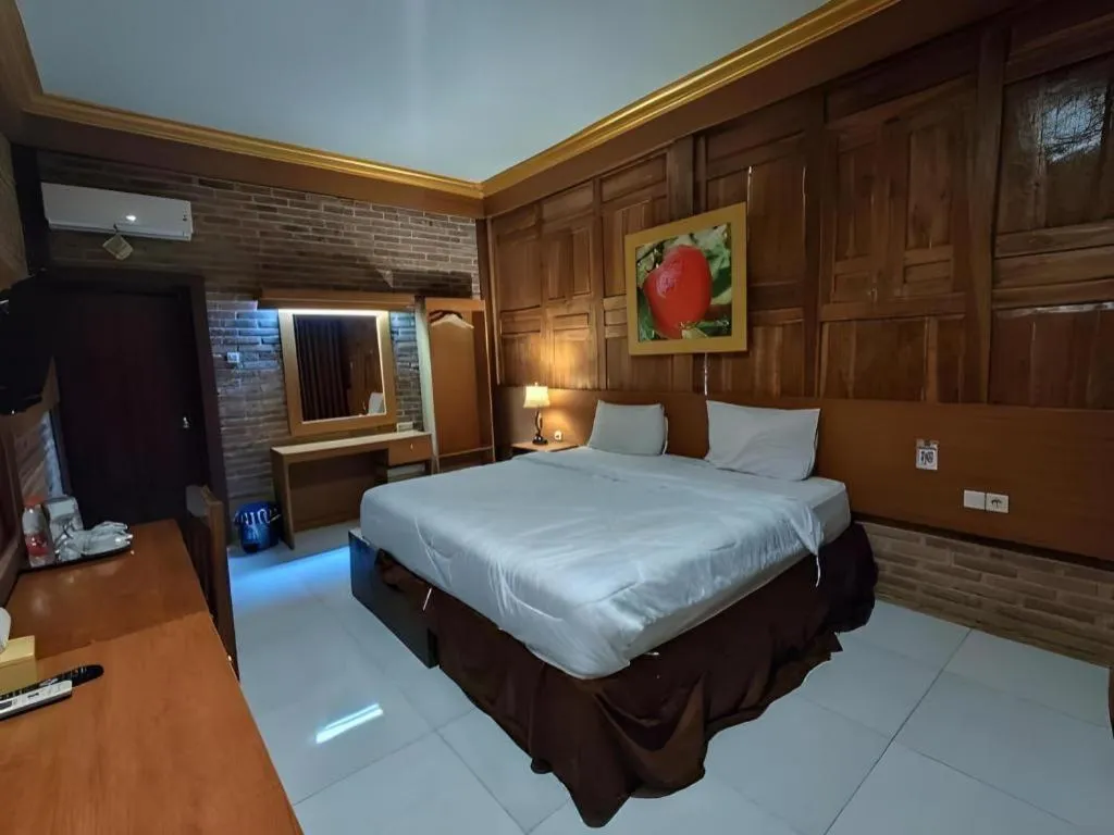 Bed in Parai Beach Resort Telengria