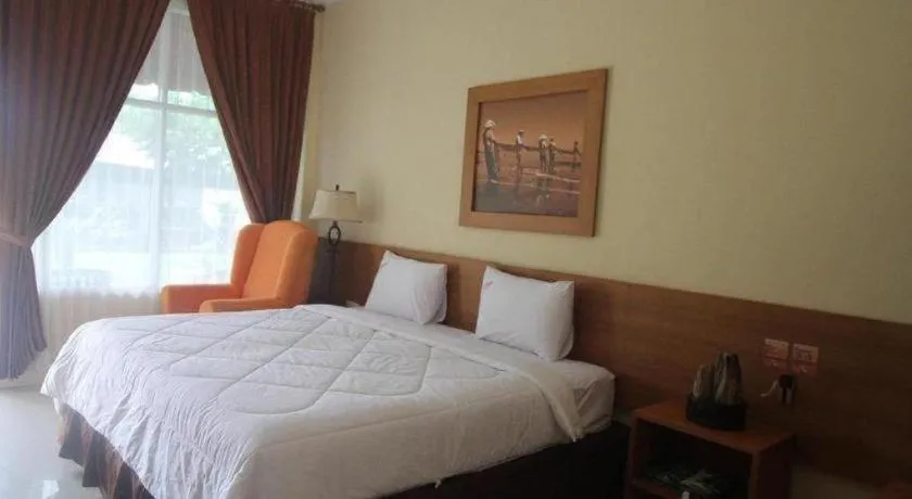 Bed in Parai Beach Resort Telengria