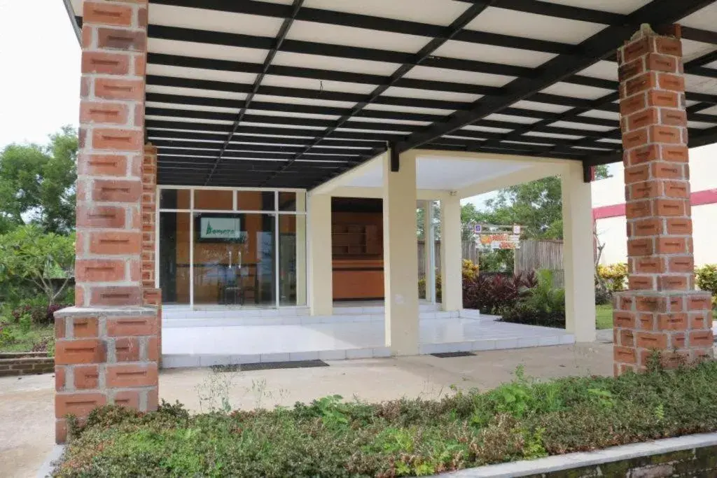 Parai Beach Resort Telengria Parai Beach Resort Telengria