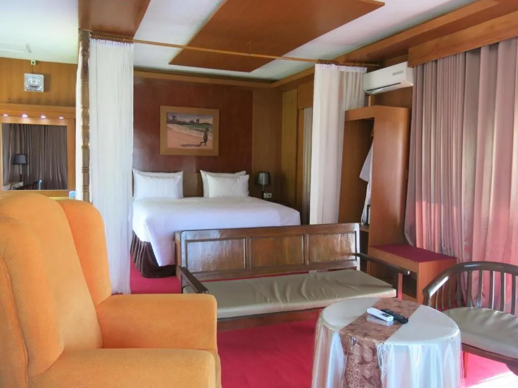 Bed in Parai Beach Resort Telengria