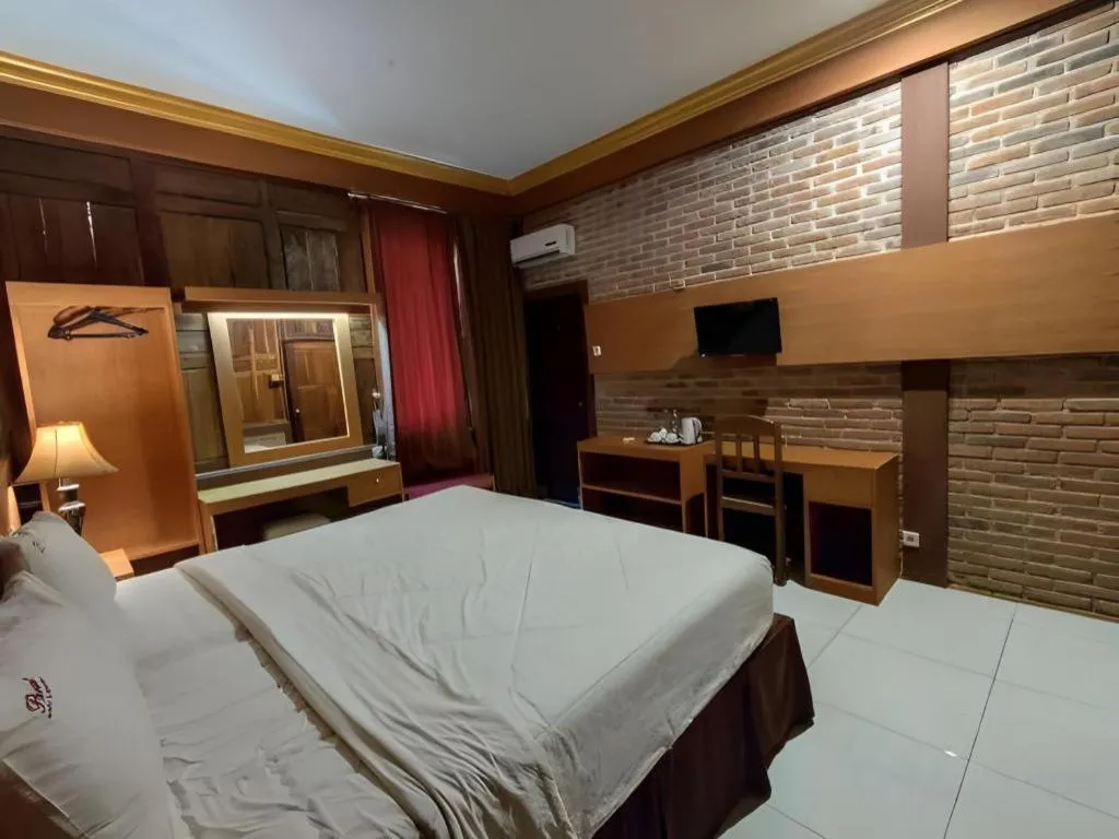 Bed in Parai Beach Resort Telengria