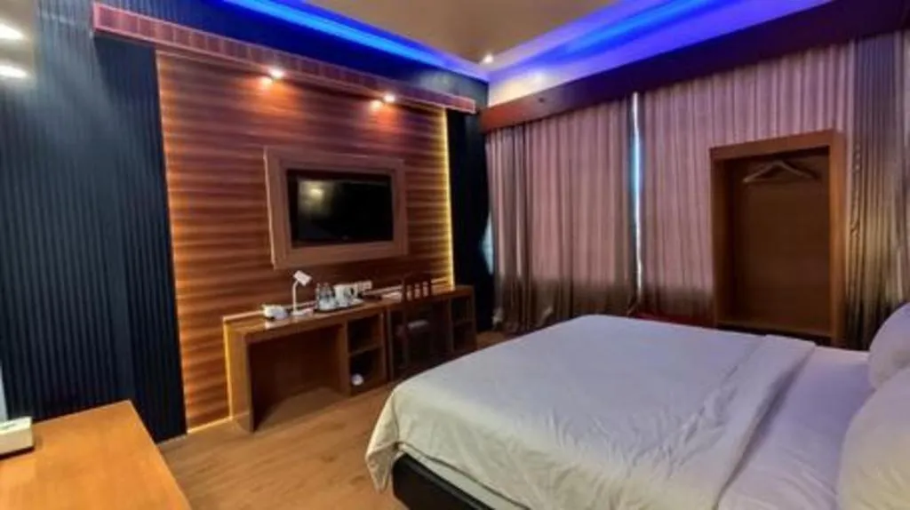 Bed in Parai Beach Resort Telengria
