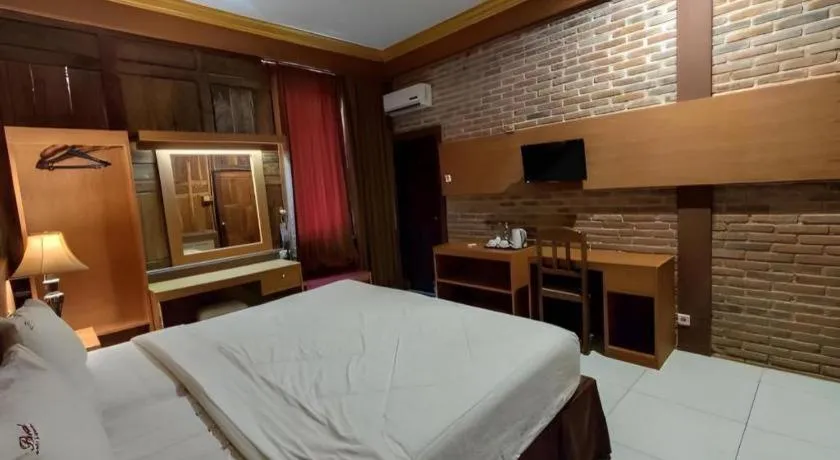 Bed in Parai Beach Resort Telengria