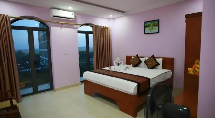 Bed in The Jade Dragon hotel Bed in The Jade Dragon hotel