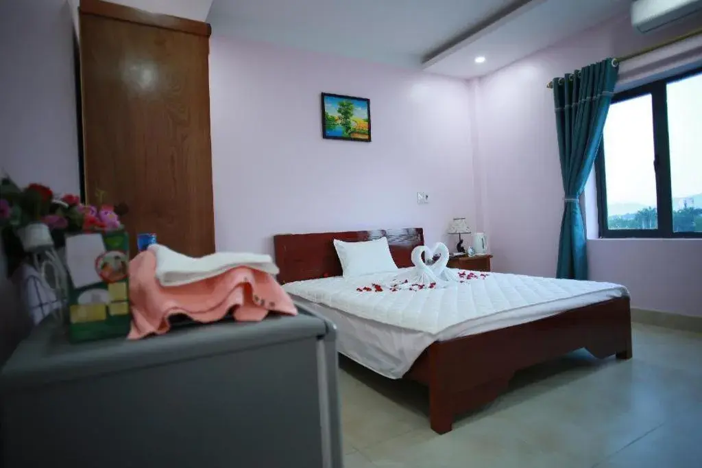 Bed in The Jade Dragon hotel Bed in The Jade Dragon hotel