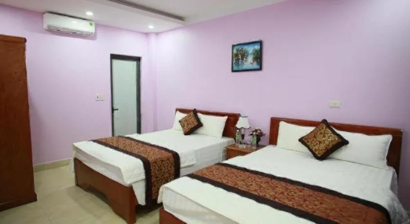 Bed in The Jade Dragon hotel