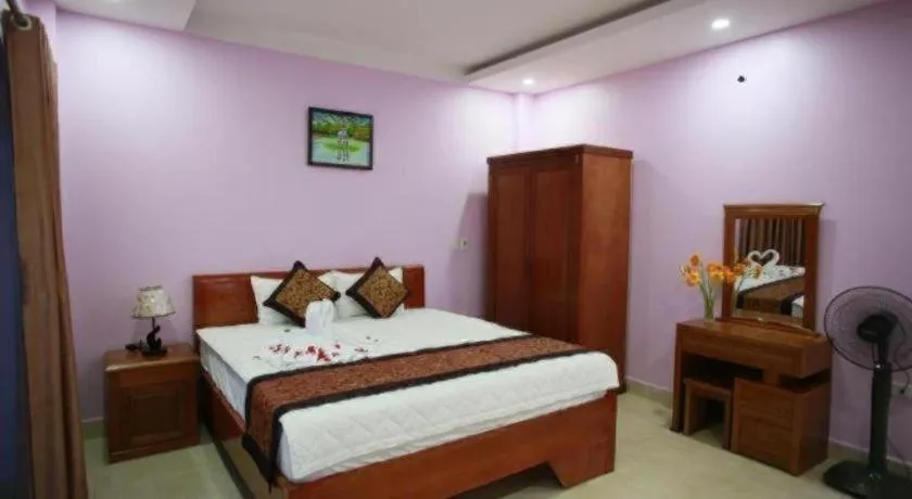 Bed in The Jade Dragon hotel