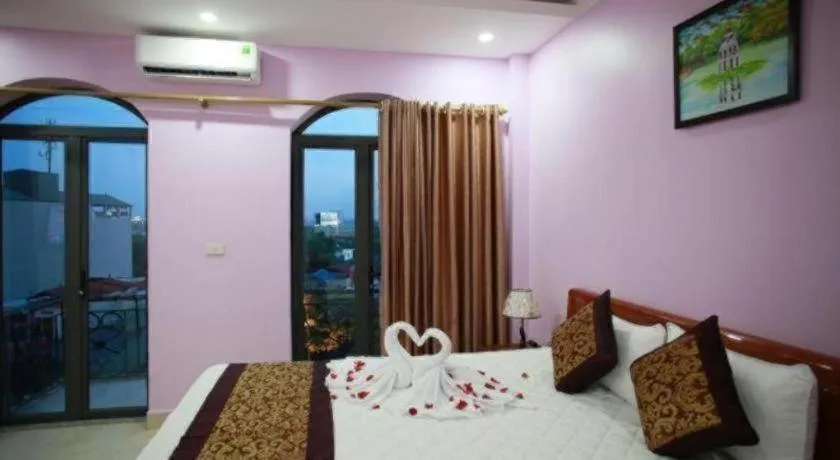 Bed in The Jade Dragon hotel