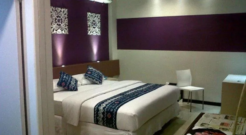 Bed in Queen City Hotel