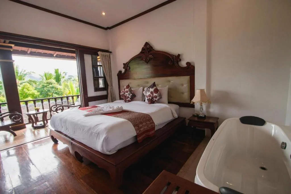 Bed in The View Pavilion Hotel