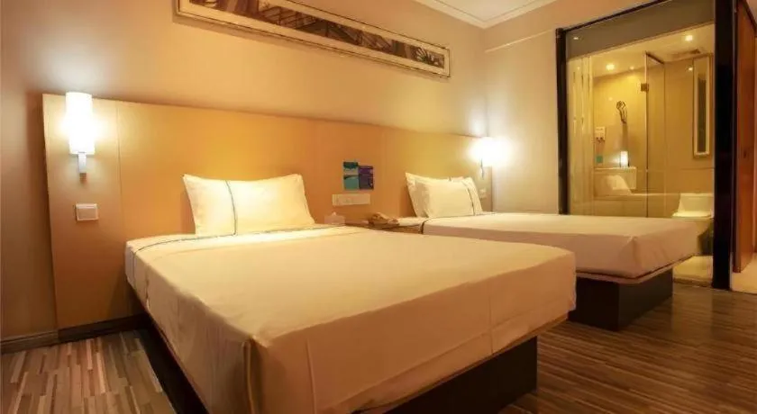 Bed in City Comfort Inn Hechi Du'an Wenti Square