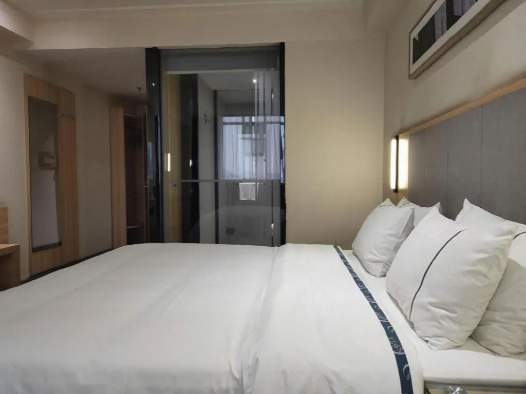 Bed in City Comfort Inn Hechi Du'an Wenti Square