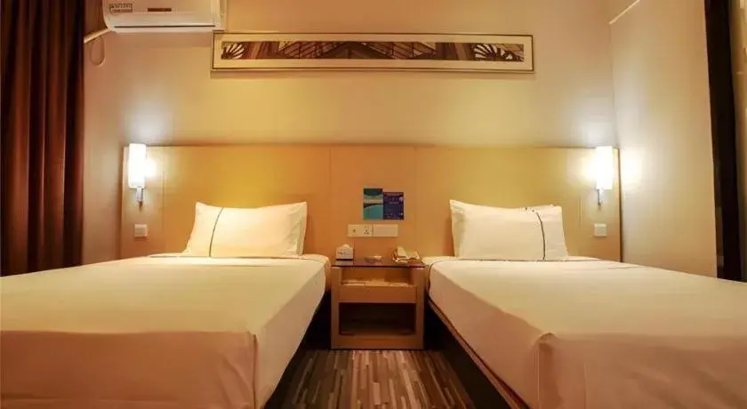 Bed in City Comfort Inn Hechi Du'an Wenti Square Bed in City Comfort Inn Hechi Du'an Wenti Square