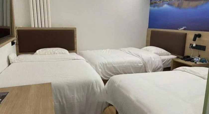 Bed in GreenTree Inn Beijing Chaoyang District Shilihe Subway Station Express Hotel