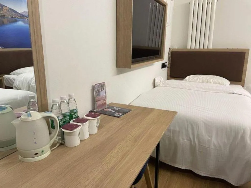 Bed in GreenTree Inn Beijing Chaoyang District Shilihe Subway Station Express Hotel