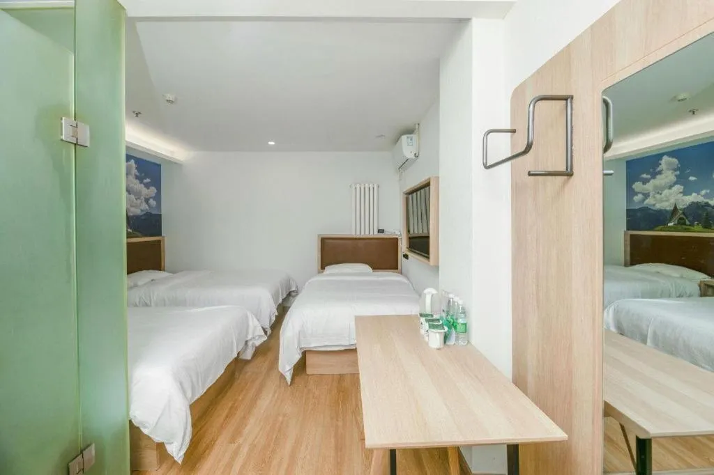 Bed in GreenTree Inn Beijing Chaoyang District Shilihe Subway Station Express Hotel