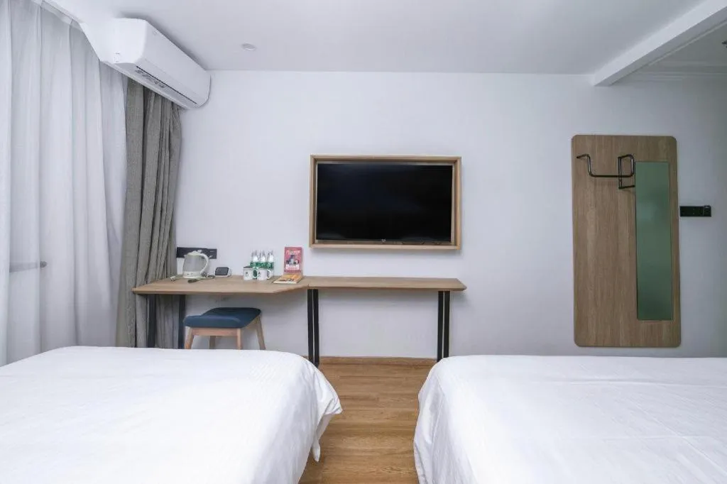 Bed in GreenTree Inn Beijing Chaoyang District Shilihe Subway Station Express Hotel