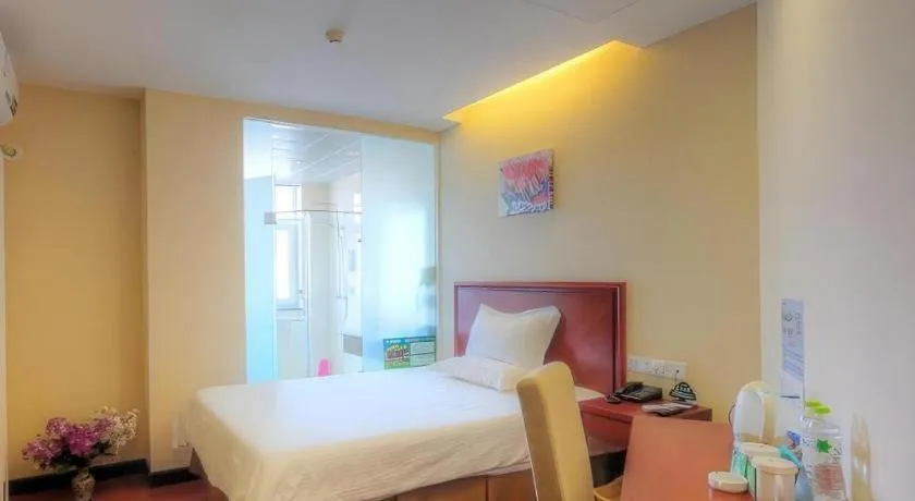 Bed in GreenTree Inn Beijing Chaoyang District Shilihe Subway Station Express Hotel