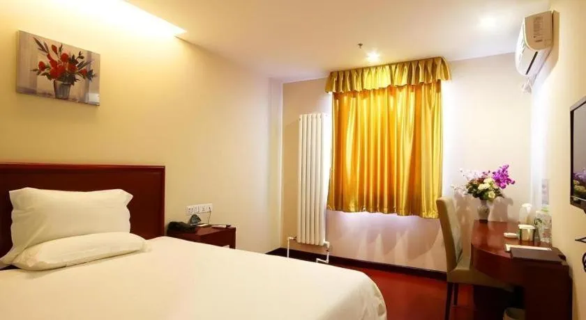 Bed in GreenTree Inn Beijing Chaoyang District Shilihe Subway Station Express Hotel