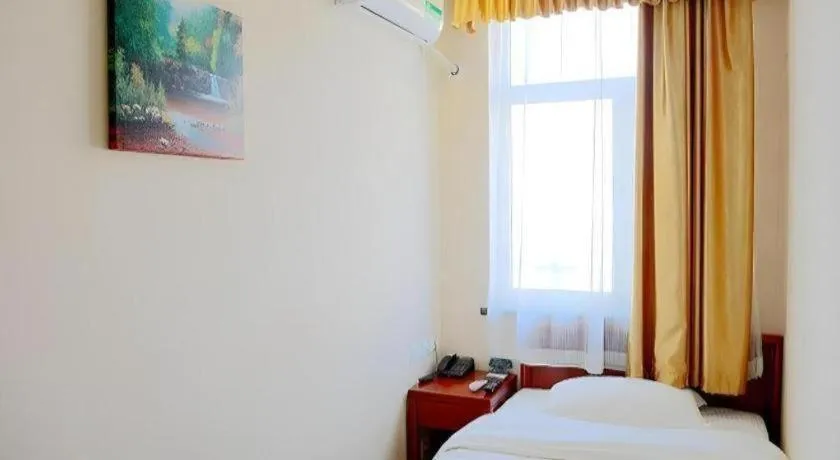 Bed in GreenTree Inn Beijing Chaoyang District Shilihe Subway Station Express Hotel