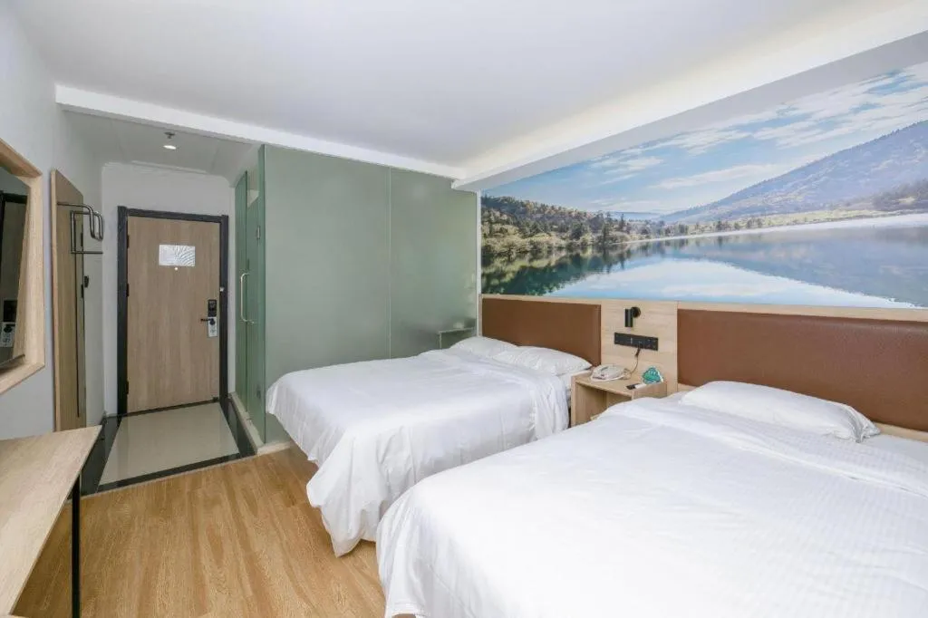 Bed in GreenTree Inn Beijing Chaoyang District Shilihe Subway Station Express Hotel