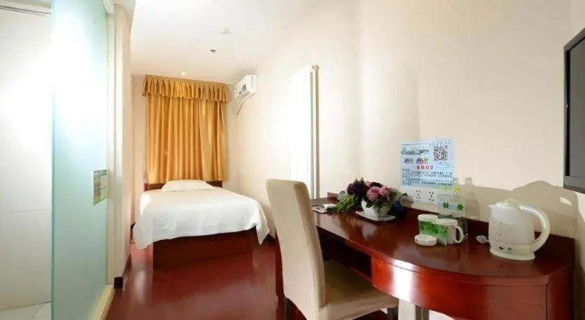 Bed in GreenTree Inn Beijing Chaoyang District Shilihe Subway Station Express Hotel