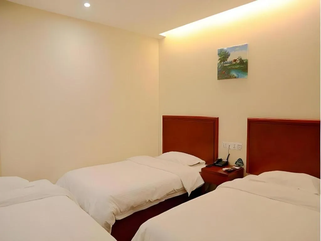 Bed in GreenTree Inn Beijing Chaoyang District Shilihe Subway Station Express Hotel