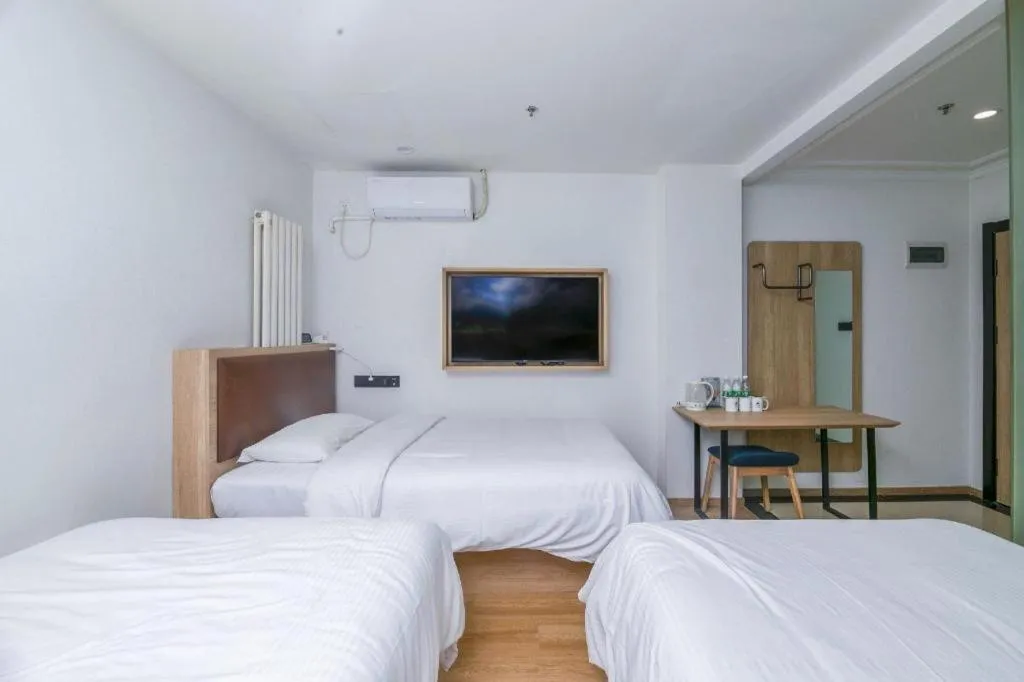 Bed in GreenTree Inn Beijing Chaoyang District Shilihe Subway Station Express Hotel