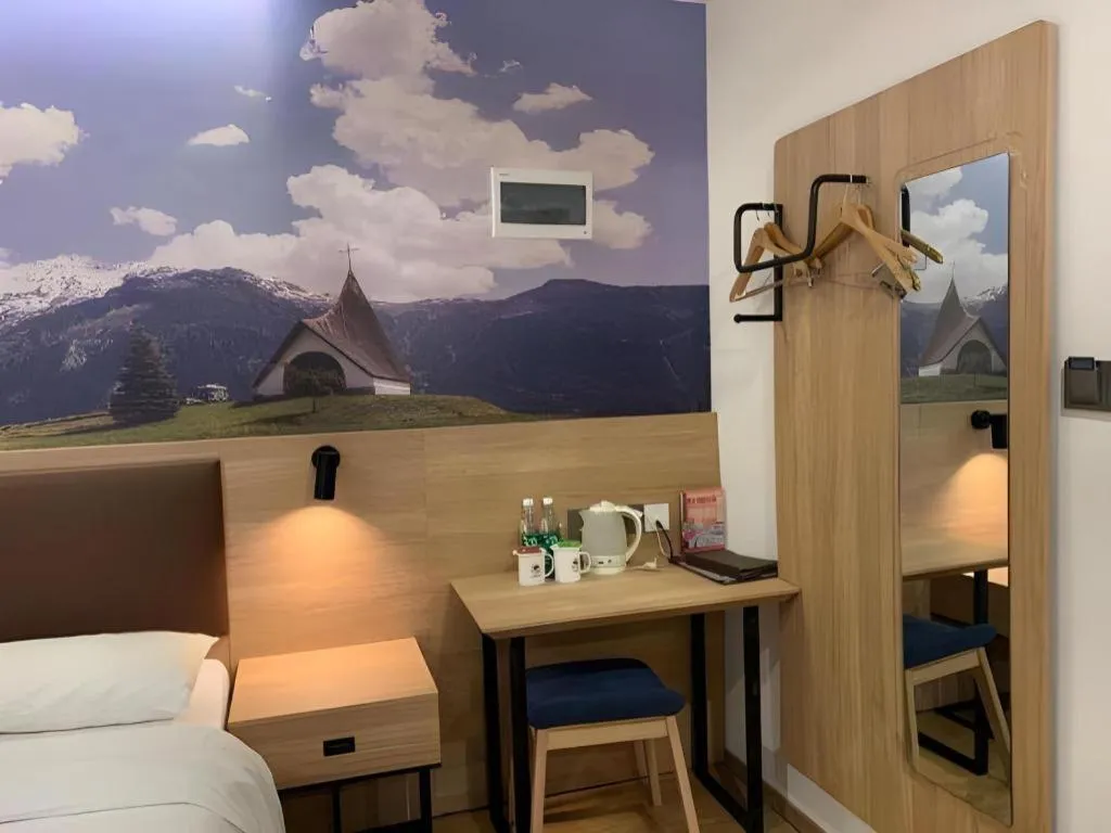 Bed in GreenTree Inn Beijing Chaoyang District Shilihe Subway Station Express Hotel