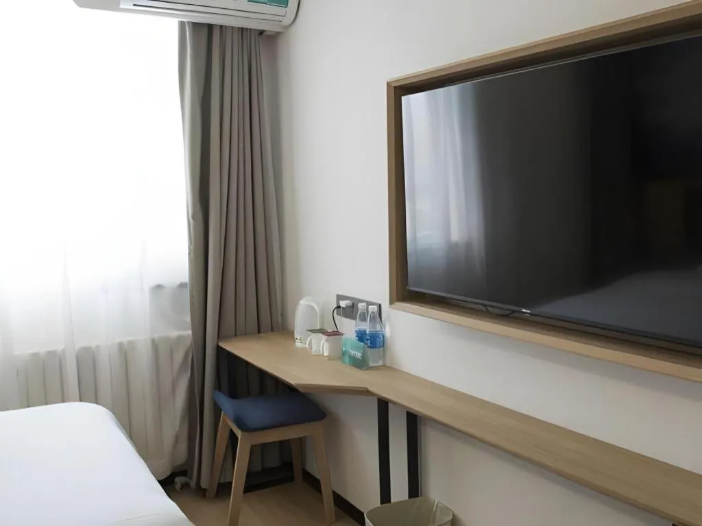 Bed in GreenTree Inn Beijing Chaoyang District Shilihe Subway Station Express Hotel