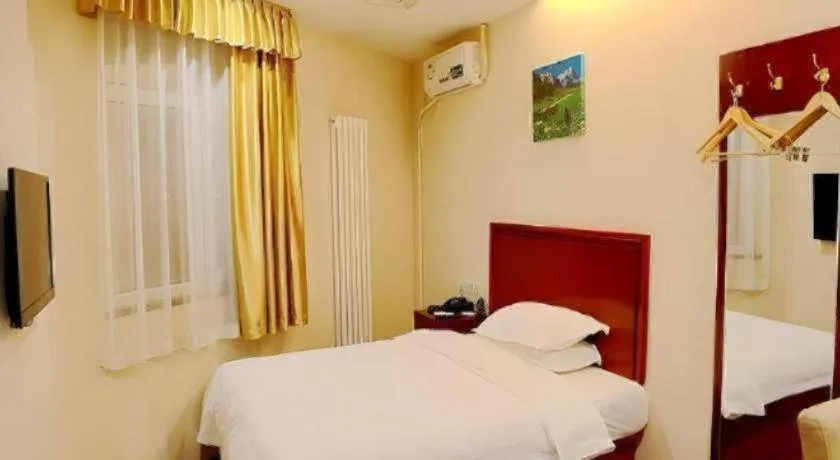 Bed in GreenTree Inn Beijing Chaoyang District Shilihe Subway Station Express Hotel