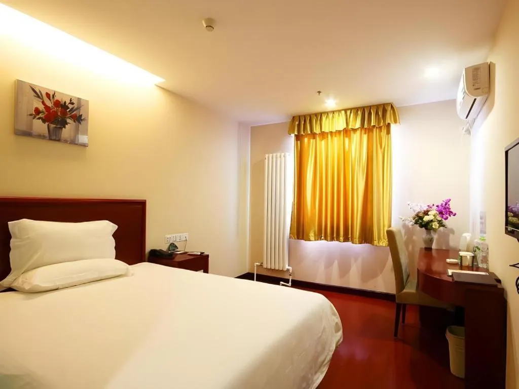 Bed in GreenTree Inn Beijing Chaoyang District Shilihe Subway Station Express Hotel