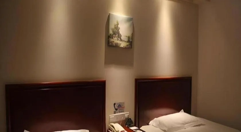 Bed in GreenTree Inn Beijing Chaoyang District Shilihe Subway Station Express Hotel
