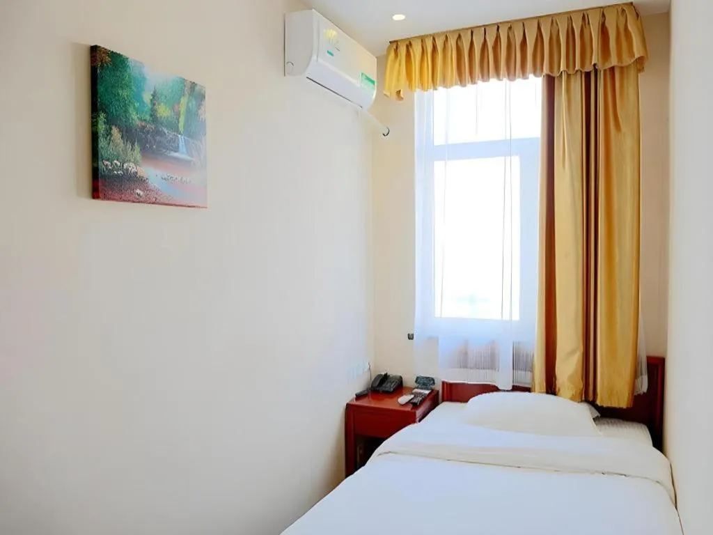Bed in GreenTree Inn Beijing Chaoyang District Shilihe Subway Station Express Hotel