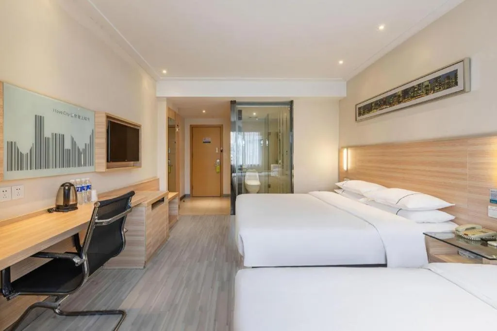 Bed in City Comfort Inn Huanggang Baota Avenue