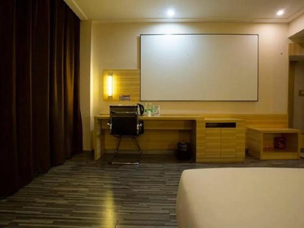 Bed in City Comfort Inn Huanggang Baota Avenue